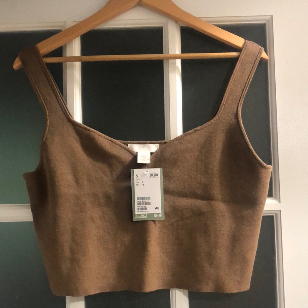 Cropped neutral tank